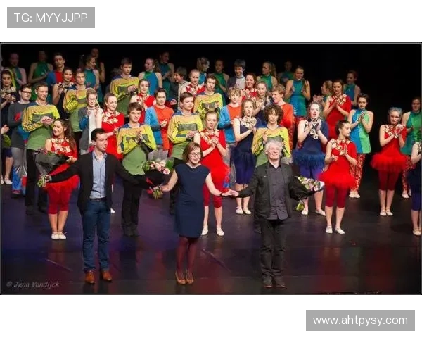 剁排骨的美味与灯谜的智慧交织足球明星的荣耀与激情共舞